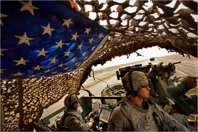 Carolyn Cole/Los Angeles Times, via Associated Press Lt. Col. Richard D. Heyward, left, of Illinois, and Sgt. Nick Wysong of Washington crossed southern Iraq last week with their unit of the Second Infantry Division.