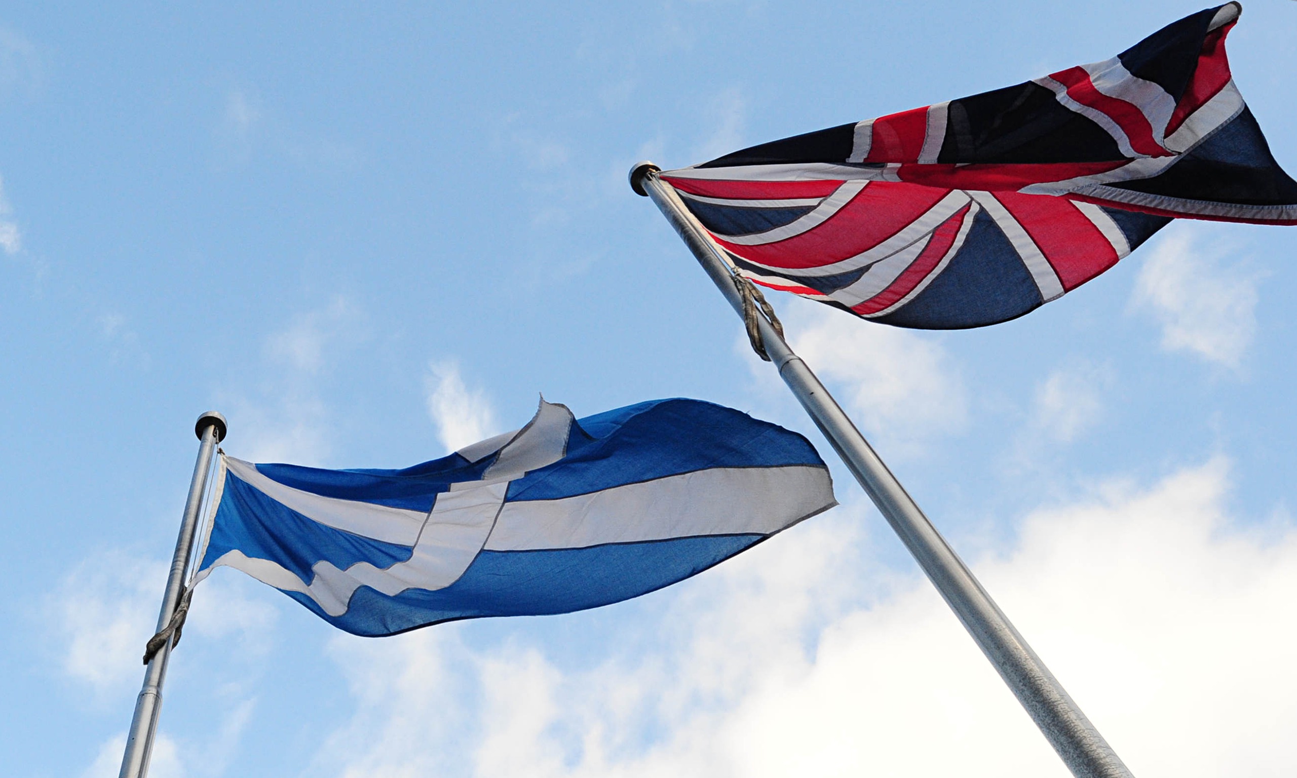 Scottish-and-United-Kingdom-Flags.jpg