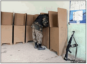 Iraqi soldier voting