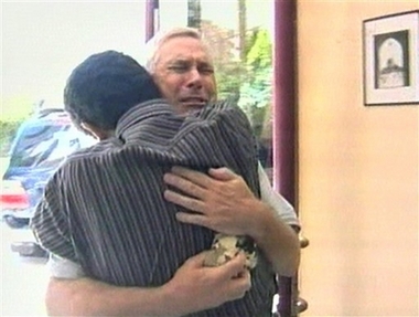 Kidnapped Fox News Journalists Centanni and Wiig Freed Photo This video image shows Fox News correspondent Steve Centanni, 60, of the U.S., after he was released from captivity in the Gaza Strip, Sunday, Aug. 27 2006. Two Fox News journalists, Centanni and Olaf Wiig, 36, were released Sunday nearly two weeks after being seized by militants, ending the longest-running drama involving foreign hostages in the Gaza Strip. (AP Photo/ APTN) TV OUT