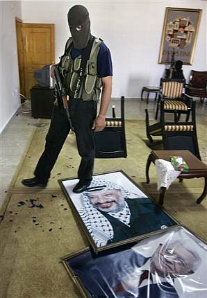 Hamas Loots Yasir Arafat Home, Steals Nobel Peace Prize Photo