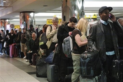 American Airlines Cancels 1,000 Flights.  Again. Airline passengers wait on line at the American Airlines Terminal at LaGuardia Airport on Wednesday, April 9, 2008. American Airlines canceled 850 flights Wednesday, more than one-third of its schedule, as it spent a second straight day inspecting the wiring on some of its jets.
(AP Photo/Frances Roberts)