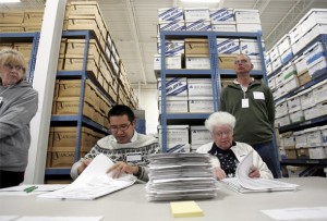 Election judges Willy Lee (L) and Joanne Caspersen recount marked ballots cast for the 2008 Minnesota U.S. senate race between former Saturday Night Live comedian Al Franken (DFL-MN) and incumbent Norm Coleman (R-MN) at an elections warehouse in Minneapolis November 19, 2008.   REUTERS/Eric Miller (UNITED STATES)