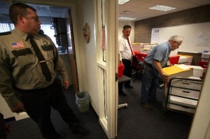 Wright County Sheriff's Deputy Ron Smith looked on as Wright County treasurer Bob Hiivala and maintance engineer Allen Buskey pack up the last of the ballots to be recounted in Wright County. (Jim Gehrz, Star Tribune)