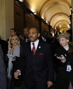 Illinois U.S. Senate Appointee Roland Burris arrives on Capitol Hill in Washington, Tuesday, Jan. 6, 2009. (AP Photo/Susan Walsh)