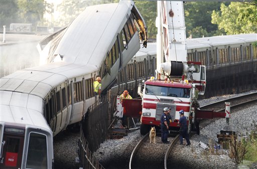 Investigators and officials continue to work at the scene of a rush-hour collision between two Metro transit trains in northeast Washington, D.C., Tuesday morning, June 23, 2009. (AP Photo/Charles Dharapak)