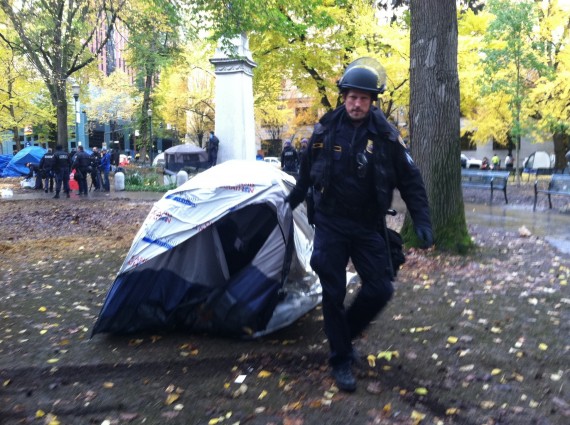 police-clear-occupy-portland-34e0e05cf7a92992